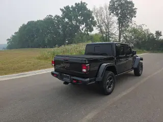 Jeep Gladiator 2022 4x4 Rubicon 4 puertas Cabina Crew 5.0 pies. SB