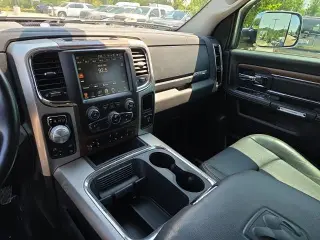 Ram 1500 2015 4x4 Laramie 4 puertas Cabina Crew 5.5 pies. SB Pickup