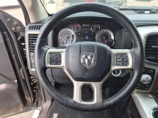 Ram 1500 2015 4x4 Laramie 4 puertas Cabina Crew 5.5 pies. SB Pickup