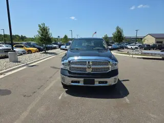 Ram 1500 2015 4x4 Laramie 4 puertas Cabina Crew 5.5 pies. SB Pickup
