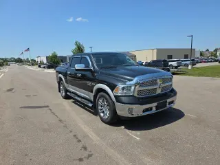 Ram 1500 2015 4x4 Laramie 4 puertas Cabina Crew 5.5 pies. SB Pickup
