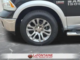 Ram 1500 2015 4x4 Laramie 4 puertas Cabina Crew 5.5 pies. SB Pickup
