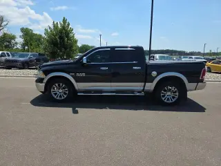 Ram 1500 2015 4x4 Laramie 4 puertas Cabina Crew 5.5 pies. SB Pickup