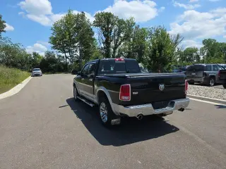 Ram 1500 2015 4x4 Laramie 4 puertas Cabina Crew 5.5 pies. SB Pickup