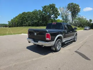 Ram 1500 2015 4x4 Laramie 4 puertas Cabina Crew 5.5 pies. SB Pickup