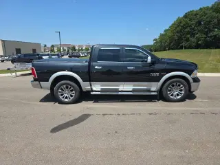 Ram 1500 2015 4x4 Laramie 4 puertas Cabina Crew 5.5 pies. SB Pickup