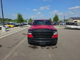Ram 1500 2022 4x4 Big Horn 4 puertas Cabina Crew 5.6 pies. Pickup SB