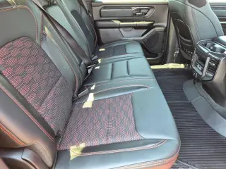 Ram 1500 2022 4x4 Big Horn 4 puertas Cabina Crew 5.6 pies. Pickup SB