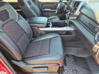 Ram 1500 2022 4x4 Big Horn 4 puertas Cabina Crew 5.6 pies. Pickup SB