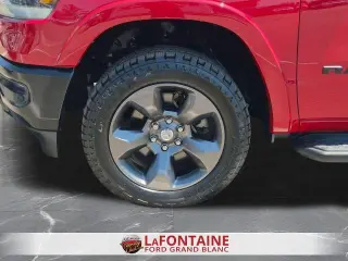 Ram 1500 2022 4x4 Big Horn 4 puertas Cabina Crew 5.6 pies. Pickup SB