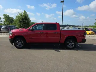 Ram 1500 2022 4x4 Big Horn 4 puertas Cabina Crew 5.6 pies. Pickup SB