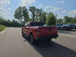 Ram 1500 2022 4x4 Big Horn 4 puertas Cabina Crew 5.6 pies. Pickup SB