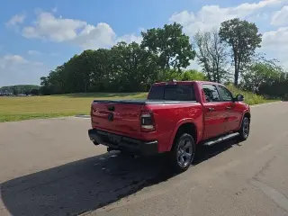 Ram 1500 2022 4x4 Big Horn 4 puertas Cabina Crew 5.6 pies. Pickup SB