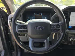 Ford F-150 2025 4x4 XLT 4 puertas SuperCrew 5.5 pies. SB