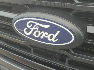 Ford F-150 2025 4x4 XLT 4 puertas SuperCrew 5.5 pies. SB