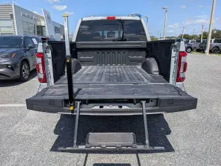 Ford F-150 2023 4x4 Platinum 4 puertas SuperCrew 6.5 pies. SB