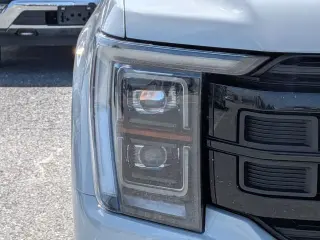 Ford F-150 2023 4x4 Platinum 4 puertas SuperCrew 6.5 pies. SB