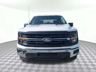 Ford F-150 2025 4x4 XLT 4 puertas SuperCrew 5.5 pies. SB