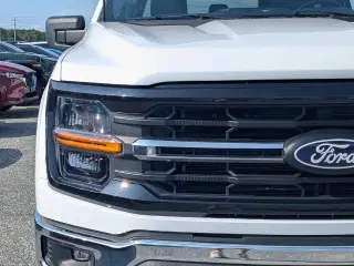 Ford F-150 2025 4x4 XLT 4 puertas SuperCrew 5.5 pies. SB