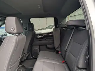 Chevrolet Silverado 1500 2025 4x2 RST 4 puertas Cabina Crew 5.8 pies. Caja corta