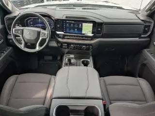 Chevrolet Silverado 1500 2025 4x2 RST 4 puertas Cabina Crew 5.8 pies. Caja corta