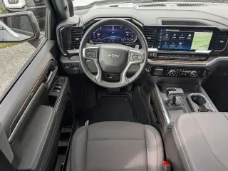 Chevrolet Silverado 1500 2025 4x2 RST 4 puertas Cabina Crew 5.8 pies. Caja corta