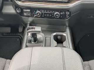 Chevrolet Silverado 1500 2025 4x2 RST 4 puertas Cabina Crew 5.8 pies. Caja corta