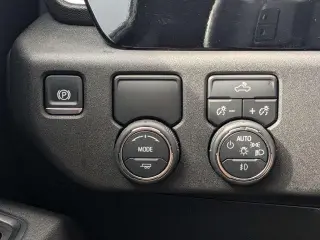 Chevrolet Silverado 1500 2025 4x2 RST 4 puertas Cabina Crew 5.8 pies. Caja corta