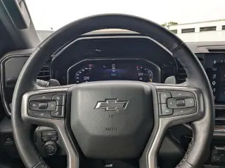 Chevrolet Silverado 1500 2025 4x2 RST 4 puertas Cabina Crew 5.8 pies. Caja corta