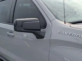 Chevrolet Silverado 1500 2025 4x2 RST 4 puertas Cabina Crew 5.8 pies. Caja corta