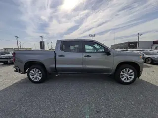 Chevrolet Silverado 1500 Limited 2022 4x2 Custom 4 puertas Crew Cab 5.8 pies. SB