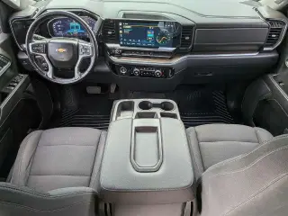 Chevrolet Silverado 1500 2022 4x4 LT Cabina Crew 4 puertas 5.8 ft. Caja corta con 2FL
