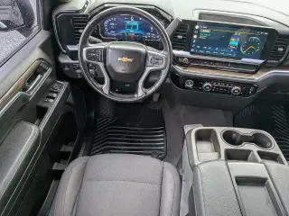 Chevrolet Silverado 1500 2022 4x4 LT Cabina Crew 4 puertas 5.8 ft. Caja corta con 2FL