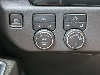 Chevrolet Silverado 1500 2022 4x4 LT Cabina Crew 4 puertas 5.8 ft. Caja corta con 2FL