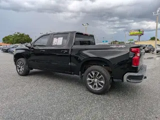 Chevrolet Silverado 1500 2022 4x4 LT Cabina Crew 4 puertas 5.8 ft. Caja corta con 2FL