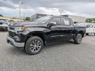 Chevrolet Silverado 1500 2022 4x4 LT Cabina Crew 4 puertas 5.8 ft. Caja corta con 2FL