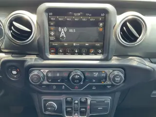 Jeep Wrangler 2023 4x4 Sahara 4 puertas SUV