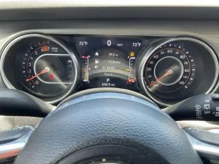 Jeep Wrangler 2023 4x4 Sahara 4 puertas SUV