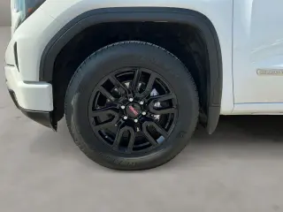 GMC Sierra 1500 2025 4x2 Elevation 4 puertas Doble Cabina 1.98 m (6.6 pies) caja corta