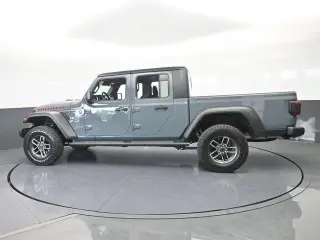 Jeep Gladiator 2024 4x4 Mojave 4 puertas Crew Cab 5.0 pies. SB