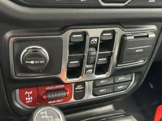 Jeep Gladiator 2024 4x4 Mojave 4 puertas Crew Cab 5.0 pies. SB