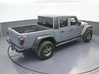 Jeep Gladiator 2024 4x4 Mojave 4 puertas Crew Cab 5.0 pies. SB