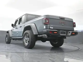 Jeep Gladiator 2024 4x4 Mojave 4 puertas Crew Cab 5.0 pies. SB
