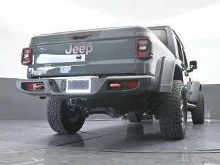 Jeep Gladiator 2024 4x4 Mojave 4 puertas Crew Cab 5.0 pies. SB