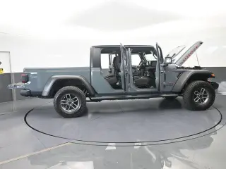 Jeep Gladiator 2024 4x4 Mojave 4 puertas Crew Cab 5.0 pies. SB