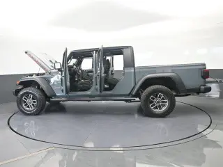 Jeep Gladiator 2024 4x4 Mojave 4 puertas Crew Cab 5.0 pies. SB