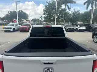 Ram 1500 2023 4x2 Big Horn Cabina Crew 4 puertas 5.6 pies. Pickup SB