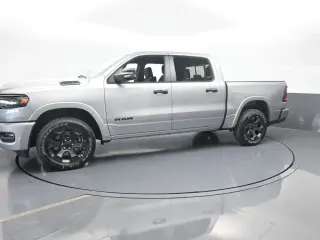 Ram 1500 2025 4x4 Big Horn 4 puertas Cabina Crew 5.6 ft. Pickup SB