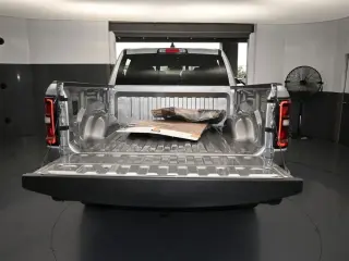 Ram 1500 2025 4x4 Big Horn 4 puertas Cabina Crew 5.6 ft. Pickup SB