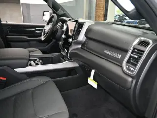 Ram 1500 2025 4x4 Big Horn 4 puertas Cabina Crew 5.6 ft. Pickup SB